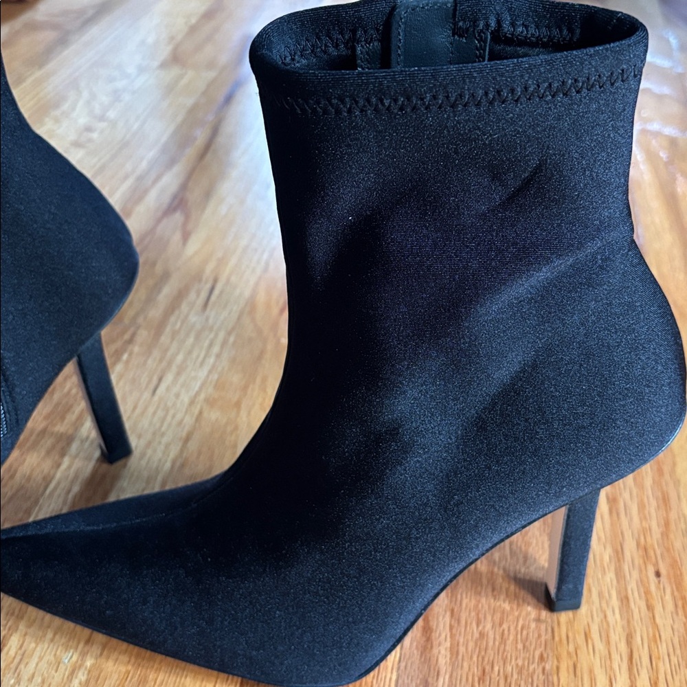 Good American Neoprene Ankle Heeled Booties Women’s Size 9 Black Fitted - Picture 8 of 9